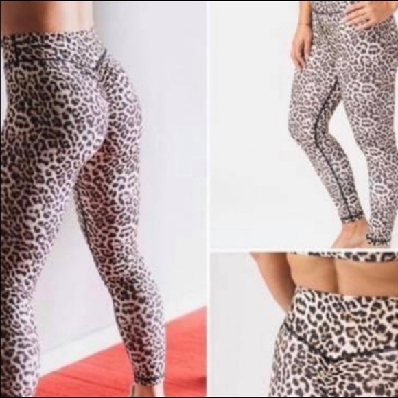 ZYIA Active Scrunchy What 7/8 Leggings Leopard Print Size 8-10 - Picture 1 of 13
